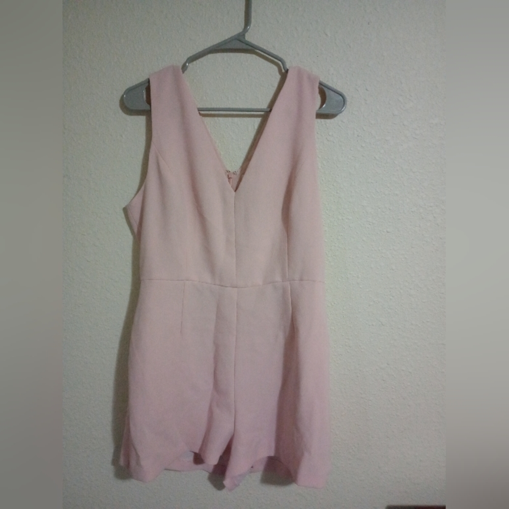 BCBGeneration Sleeveless Romper Pink Smoke w/ Pockets size 12